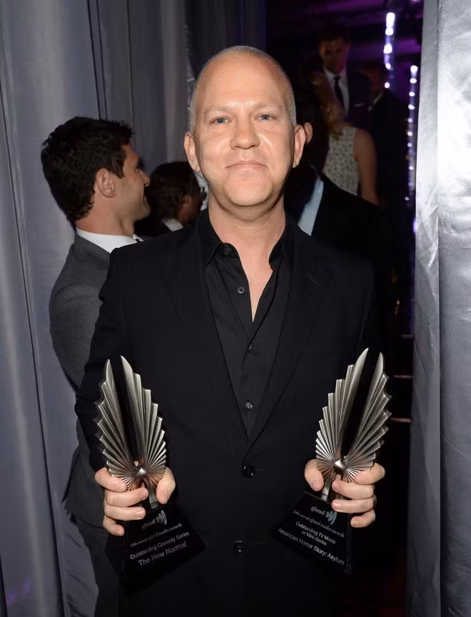 Ryan Murphy, cha đẻ của các show truyền hình đình đám như Glee, Nip Tuck, American Horror Story được coi là một nhân vật quyền lực của truyền hình Mỹ. Ngay từ khi còn là thanh niên, Ryan đã dũng cảm công khai giới tính thật của mình. Tài sản hiện tại của Ryan là khoảng 20 triệu USD.