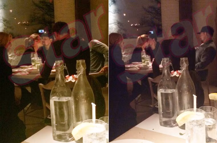 Mặc dù đi cùng 1 nhóm bạn nhưng cả hai tự nhiên âu yếm, hôn môi như ở chốn riêng tư.