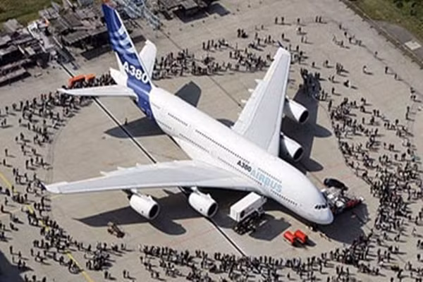 Hay đây là chiếc Airbus 380 của hoàng tử Ả Rập Saudi Al-Waleed bin Talal's có giá trị khoảng 500 triệu USD.