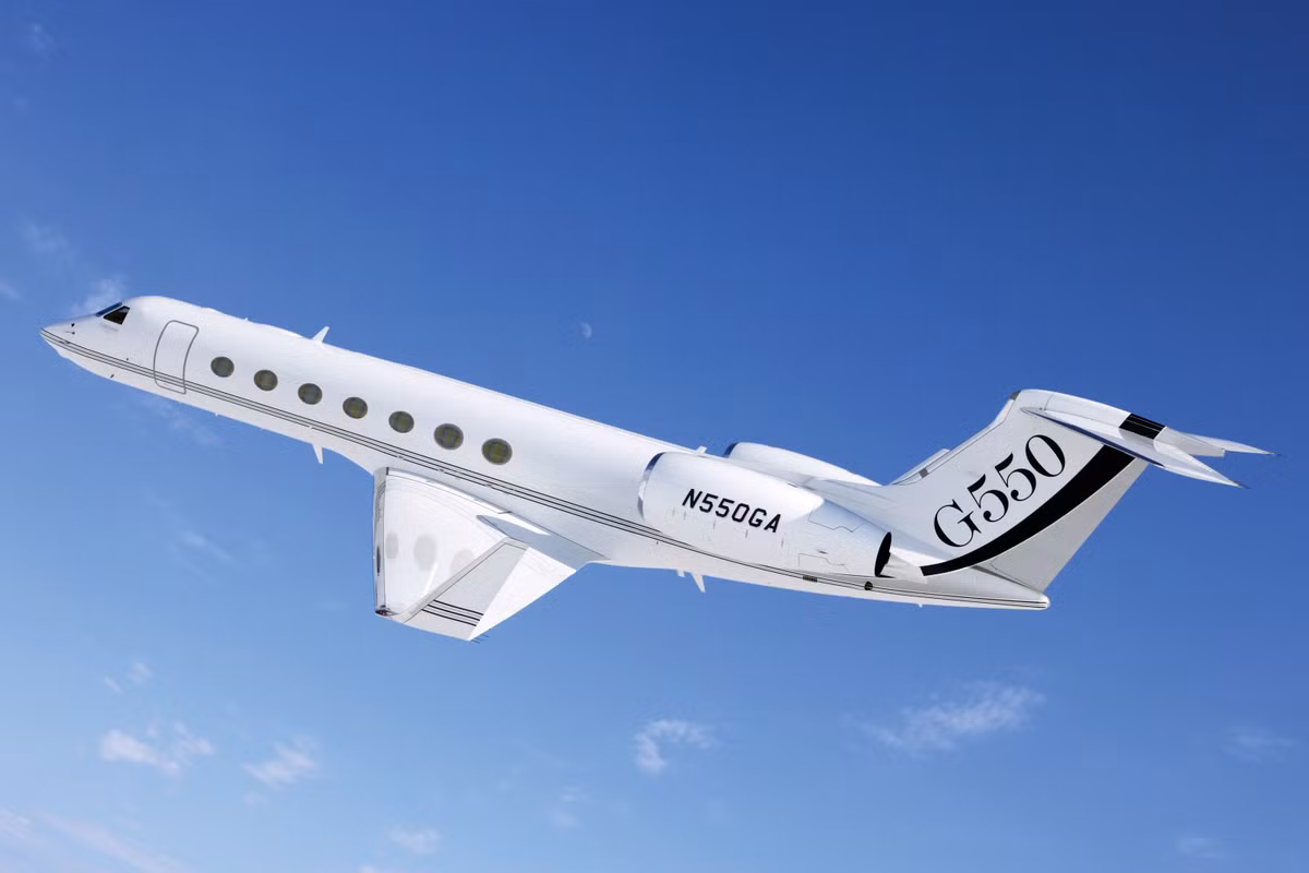 Trước tiên là chuyên cơ hạng sang Gulfstream G550. Tuy nhiên, trong mỗi lần công cán nước ngoài, số lượng tùy tùng mà ông Benjamin mang theo lại khá đông. Vậy nên có lẽ nó sẽ không nằm trong sự lựa chọn của Thủ tướng Israel