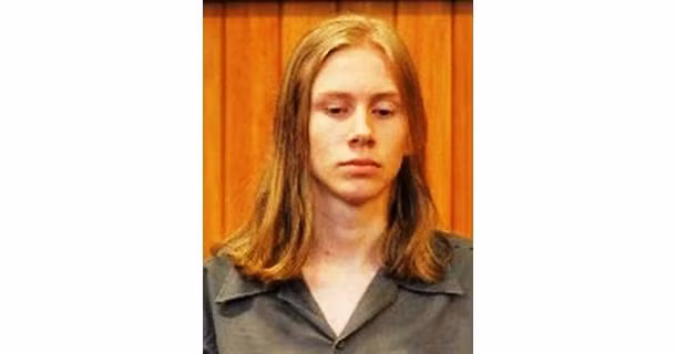 Owen Walker cầm đầu một tổ chức hacking quốc tế nổi tiếng, từng gây thiệt hại ước tính khoảng 27 triệu USD. Không được đào tạo chính thức về lập trình máy tính nhưng các thành tích của Walker đủ khiến các nhà chức trách đau đầu.