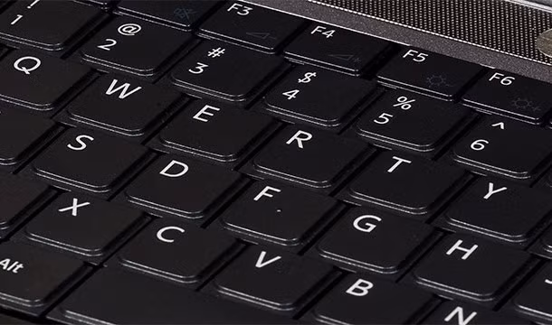 Vi khuẩn trên bàn phím máy tính thì đông hơn toilet tới 200 lần.