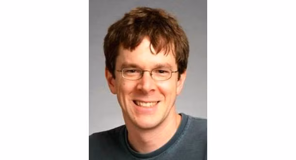 Robert Tappan Morris chính là cha đẻ của chú sâu máy tính đầu tiên trên internet có tên Worm Morris. Ông từng là một giáo sư của Viện Công nghệ Massachusetts trước khi bị tòa án Mỹ kết án ba năm quản chế.