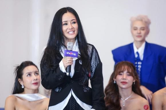 Diva Hong Nhung noi gi khi duoc gop y tai 'Chi dep dap gio re song'?-Hinh-2