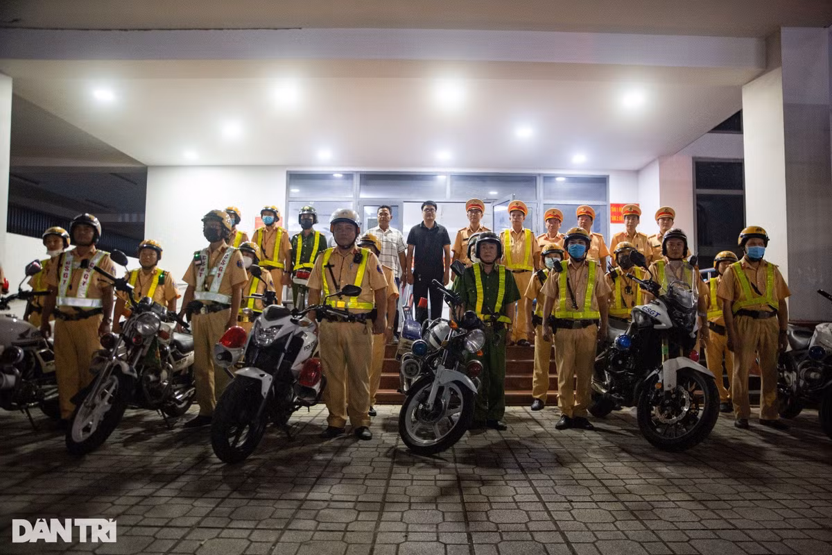 Dan nhau TP HCM doi pho CSGT khi bi kiem tra nong do con-Hinh-5