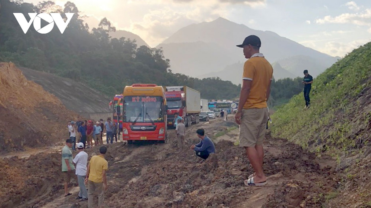 De nghi cong bo tinh huong khan cap thien tai cao toc La Son –Tuy Loan-Hinh-2