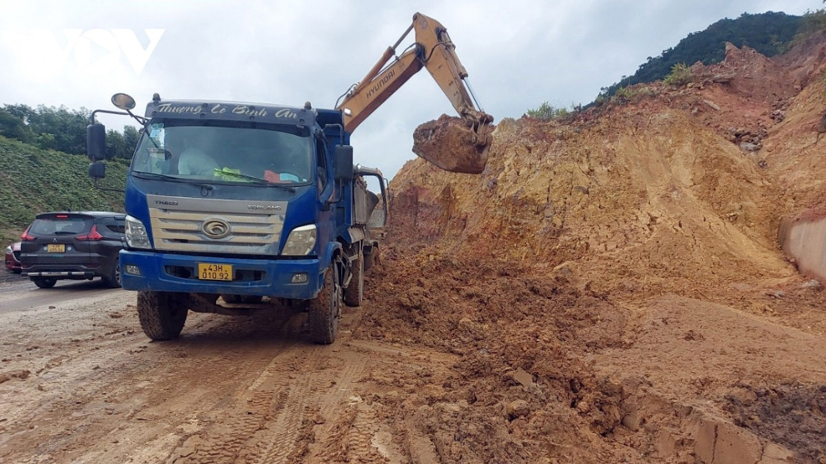 De nghi cong bo tinh huong khan cap thien tai cao toc La Son –Tuy Loan