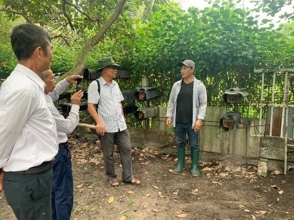 Lam to la lam, anh nong dan Ba Ria-Vung Tau nuoi ong du