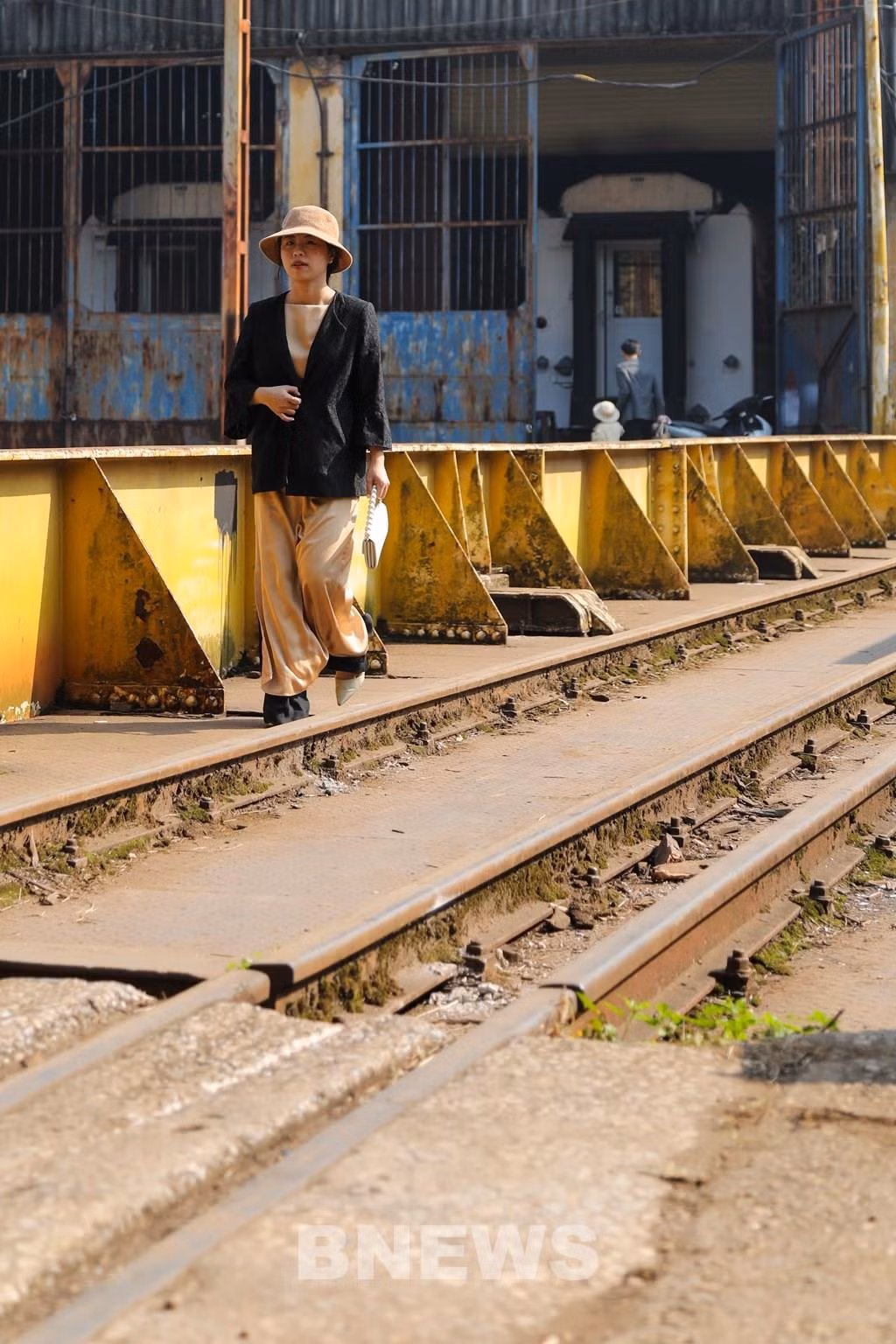 Nha may xe lua hon 100 nam tuoi-Hinh-5