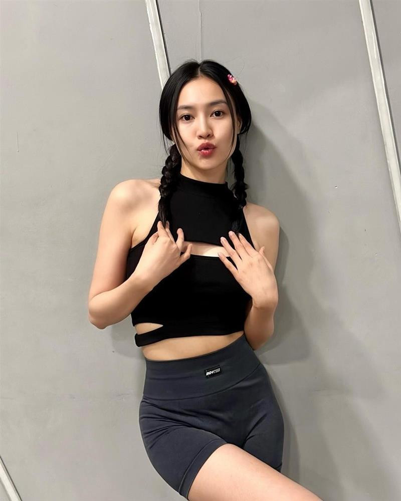 Gu thời trang trẻ trung, nữ tính của Ninh Dương Lan Ngọc - Hình 10 Gu thoi trang tre trung, nu tinh cua Ninh Duong Lan Ngoc-Hinh-10