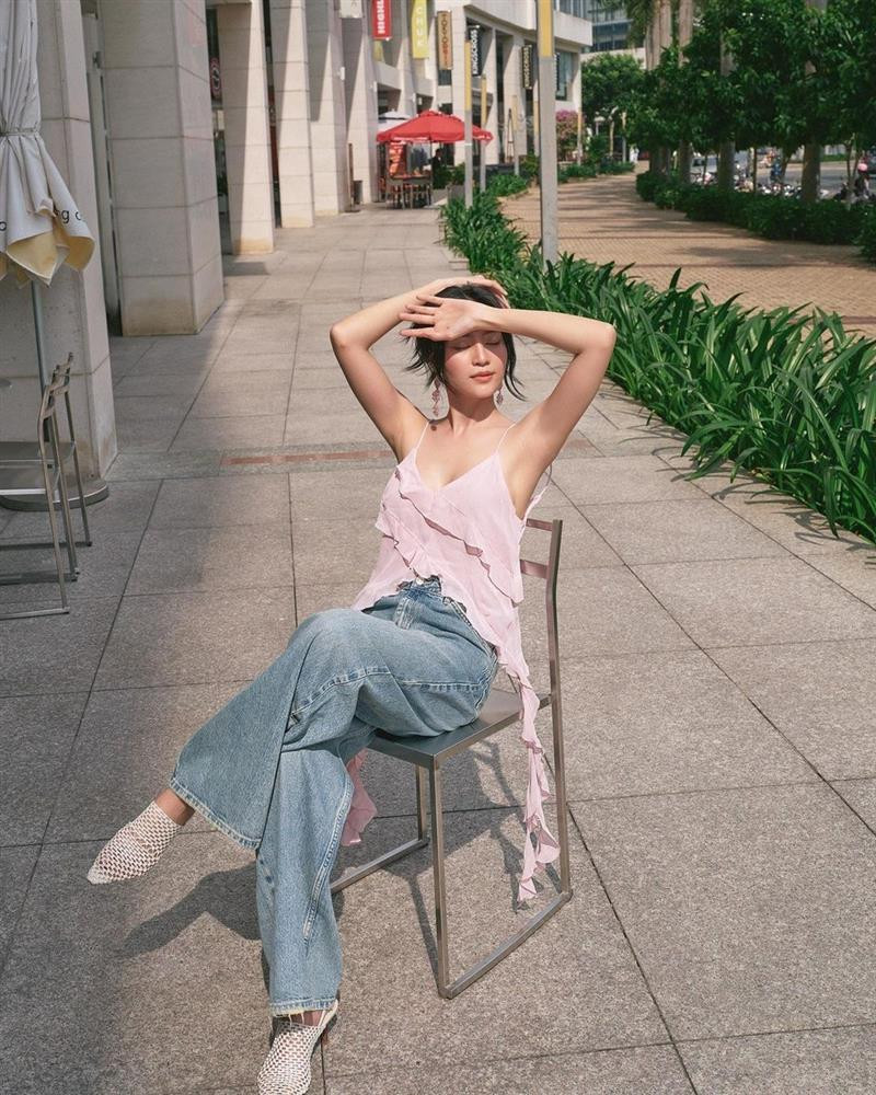 Gu thời trang trẻ trung, nữ tính của Ninh Dương Lan Ngọc - Hình 3 Gu thoi trang tre trung, nu tinh cua Ninh Duong Lan Ngoc-Hinh-3