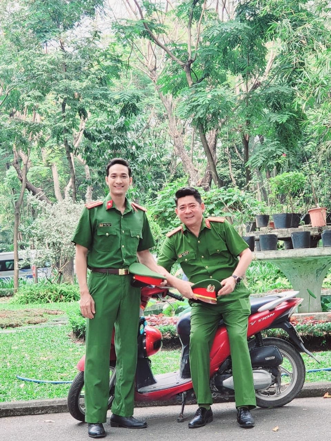 Nam dien vien ve Viet Nam dong phim, tuoi xe chieu lam nong dan la ai?-Hinh-6