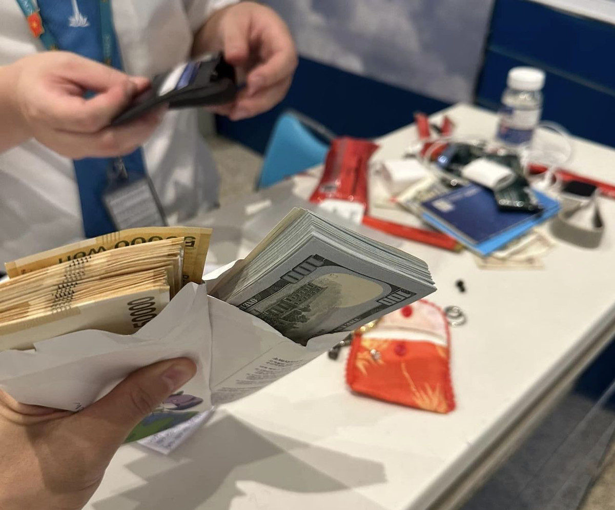 Hanh khach lien tiep bo quen vali, tui chua trieu ngoai te o san bay Noi Bai-Hinh-3