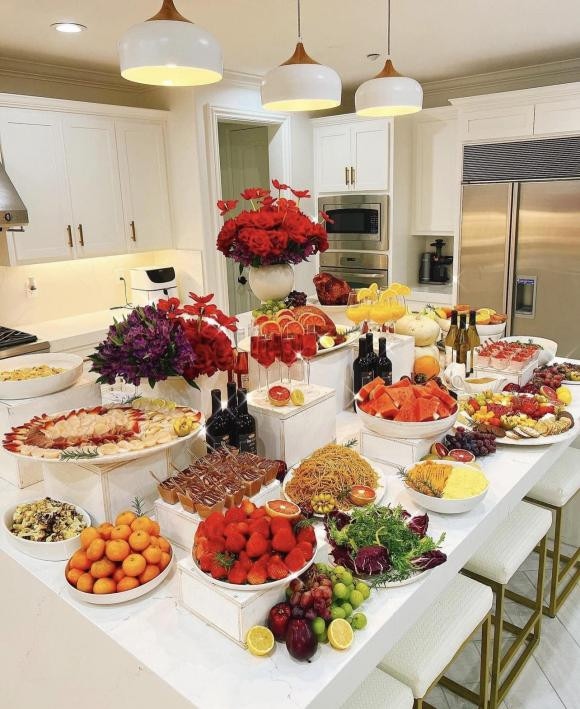 Hai chi tiết cho thấy Phạm Hương sống chuẩn phu nhân giàu có ở trời Tây ảnh 4 Hai chi tiết cho thấy Phạm Hương sống chuẩn phu nhân giàu có ở trời Tây ảnh 4