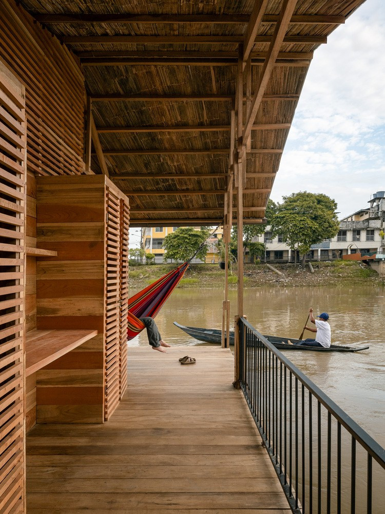 Doc dao mau nha noi tren song-Hinh-14
