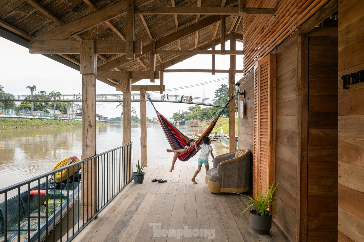 Doc dao mau nha noi tren song-Hinh-10