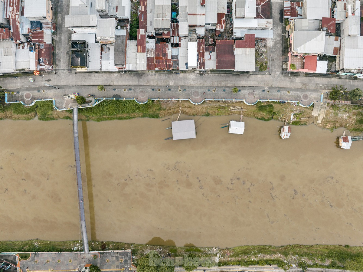 Doc dao mau nha noi tren song-Hinh-17