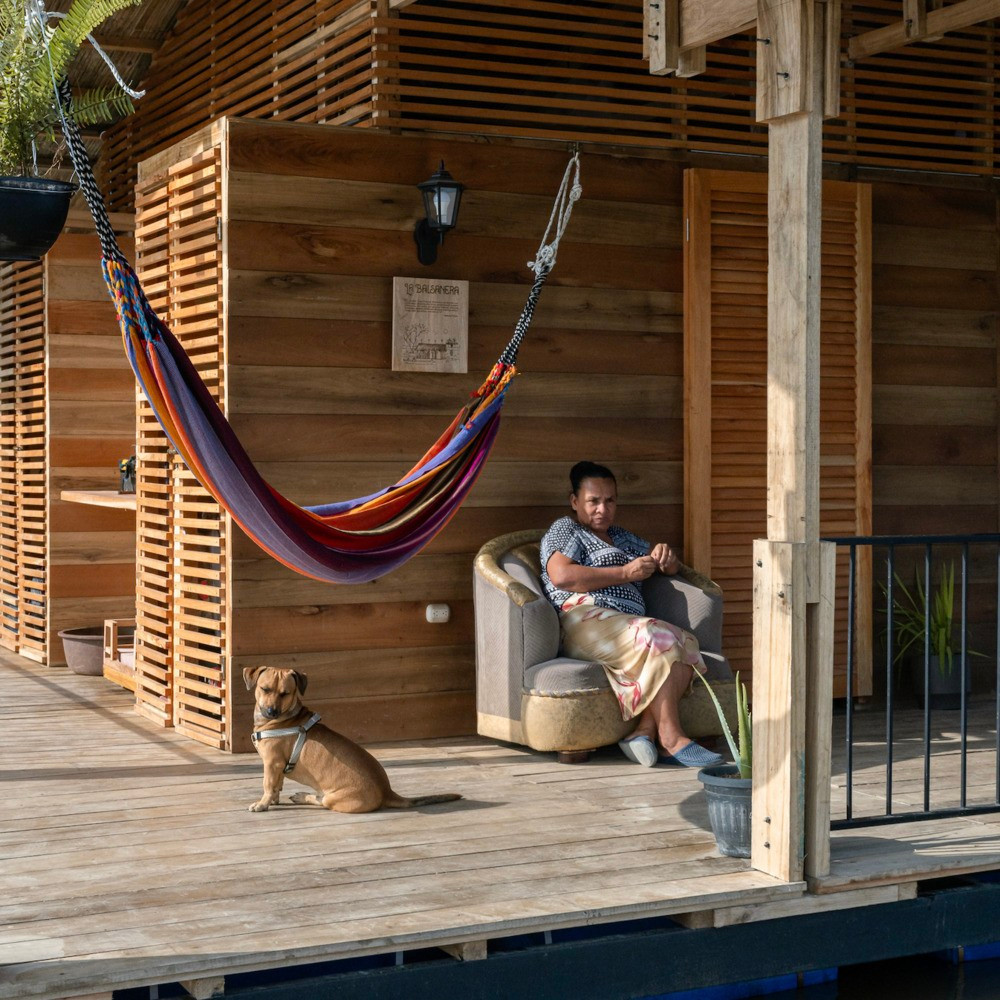 Doc dao mau nha noi tren song-Hinh-9