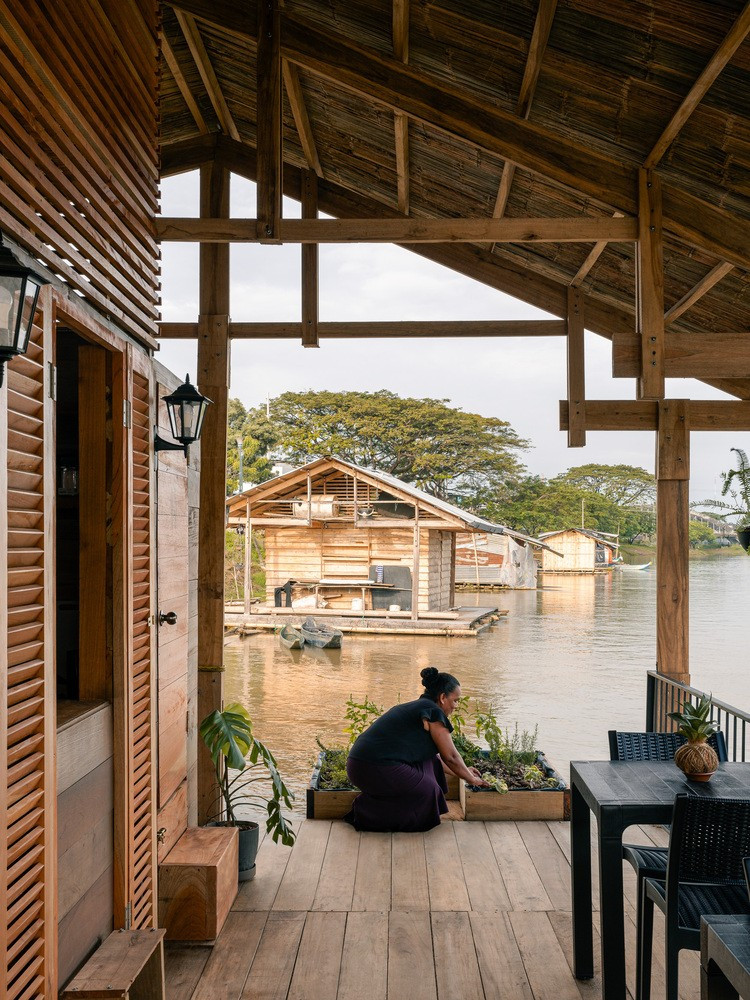 Doc dao mau nha noi tren song-Hinh-11