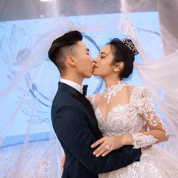 'O Sen' Ngoc Mai 3 lan dien ao co dau van khong co hon le-Hinh-3