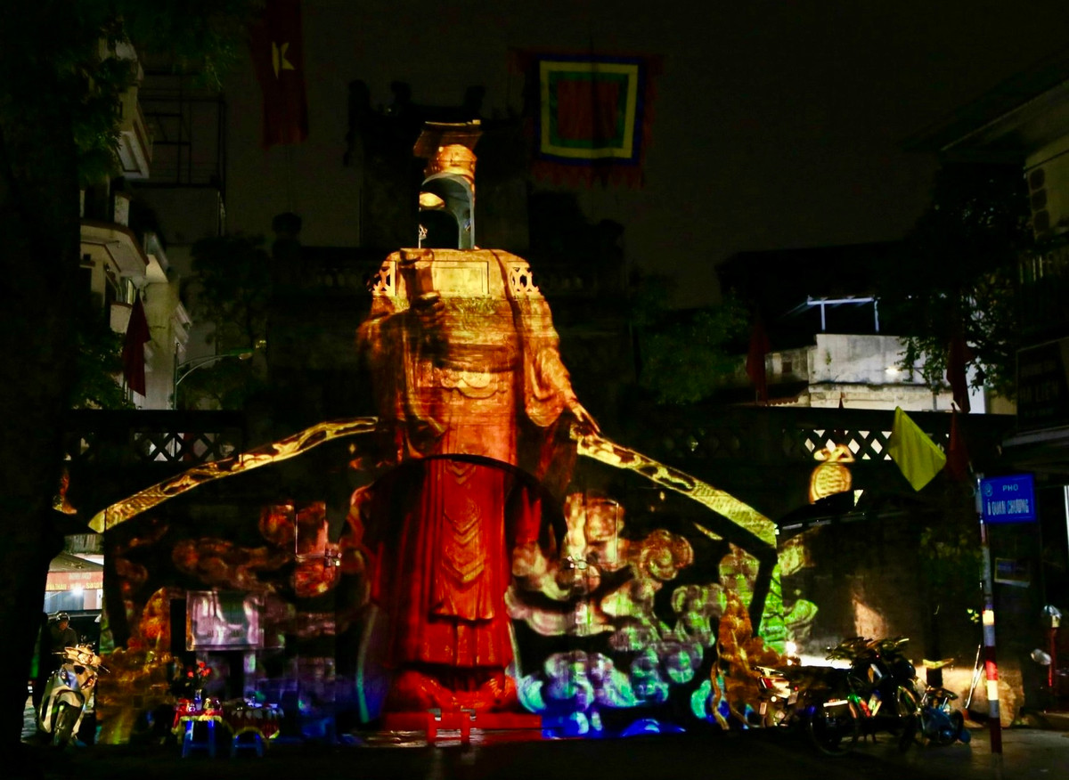 Man nhan voi man trinh dien nghe thuat anh sang 3D tai O Quan Chuong