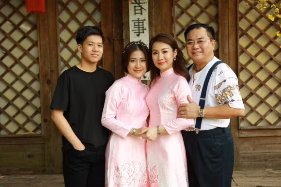 Ngoc Hoang dau tien cua Tao Quan co cuoc song hon nhan gay ngo ngang-Hinh-10