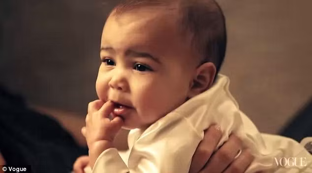 Dù không phải lần đầu được lên xe hoa và đã có với nhau một cô con gái 9 tháng tuổi North nhưng đám cưới lần này của Kim và Kanye West vẫn nhận được nhiều sự quan tâm của giới truyền thông và người hâm mộ cặp đôi.