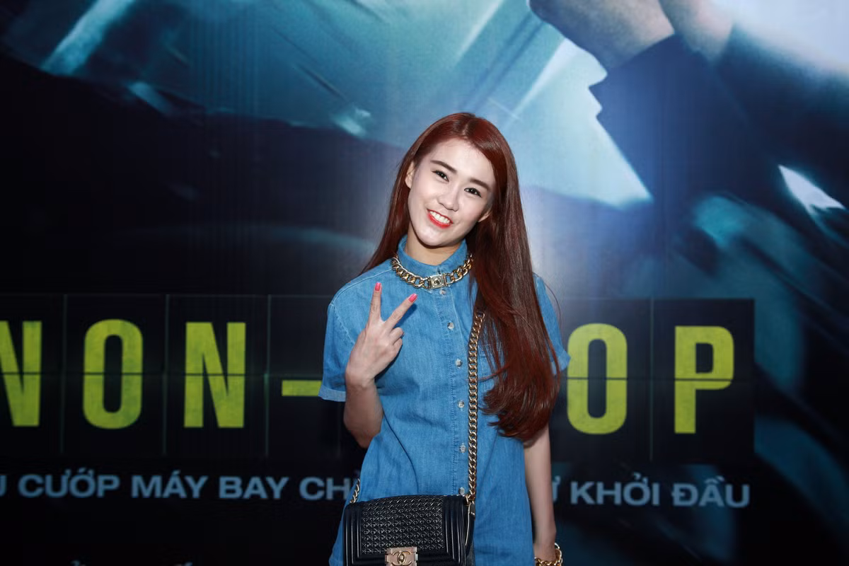 Ngọc Thảo xinh tươi tạo dáng xì teen trước ống kính.