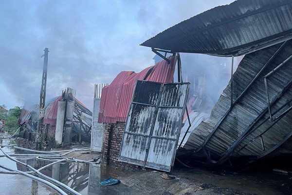 Ha Noi: Nguyen nhan vu chay xuong chan ga, 3 me con tu vong?-Hinh-2