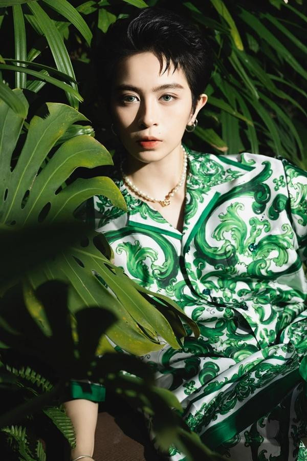 hi xác nhận tham gia chương trình "Chị đẹp đạp gió rẽ sóng" mùa 2, Gil Lê được khán giả đánh giá là một trong những nghệ sĩ đa tài, với khả năng hát, nhảy và nhan sắc cuốn hút.