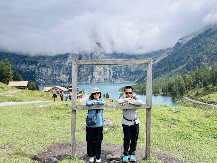 Vợ chồng du lịch châu Âu, đi qua 22 quốc gia, 53 thành phố Vo chong du lich chau Au, di qua 22 quoc gia, 53 thanh pho