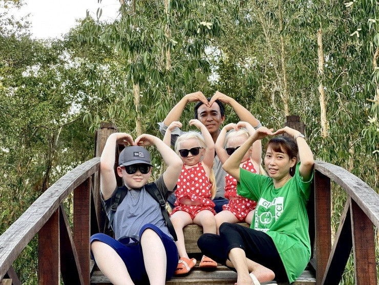 Hai lần sinh con đặc biệt của vợ chồng Rồng - Mây ở Sóc Trăng Hai lan sinh con dac biet cua vo chong Rong - May o Soc Trang