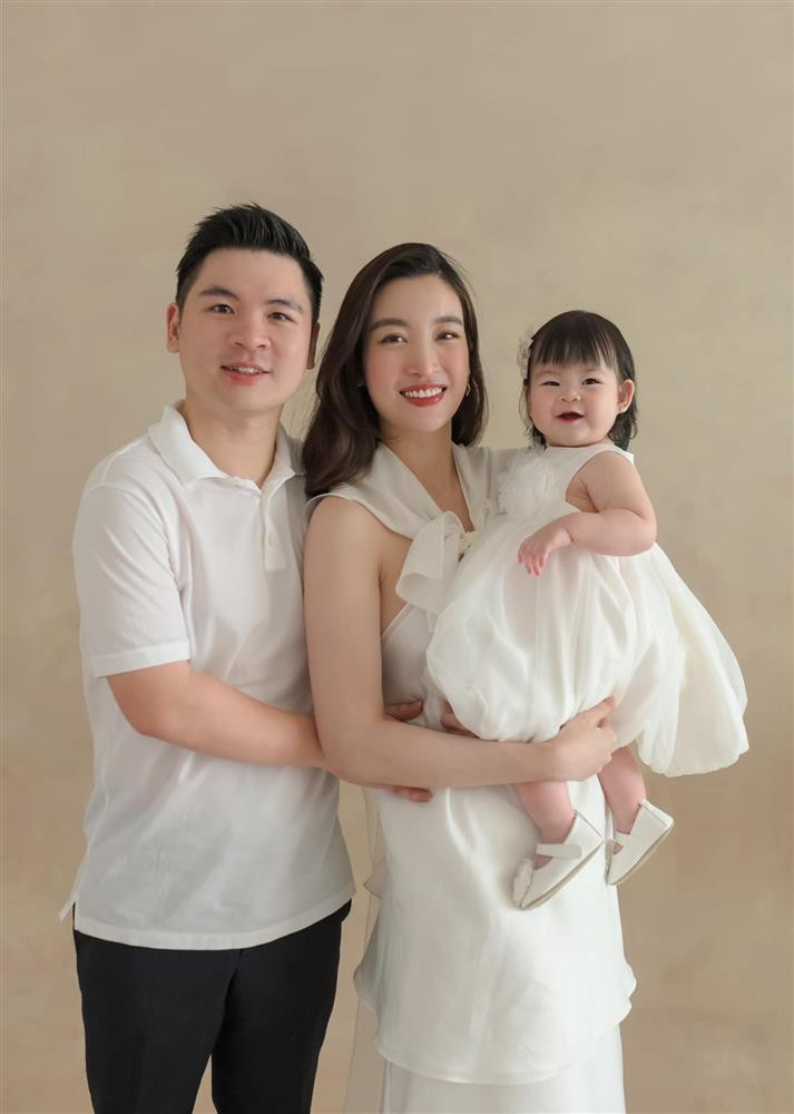 Đỗ Mỹ Linh vốn hướng ngoại, thích giao lưu gặp gỡ nhưng từ khi có con, cô dành phần lớn thời gian cho gia đình.