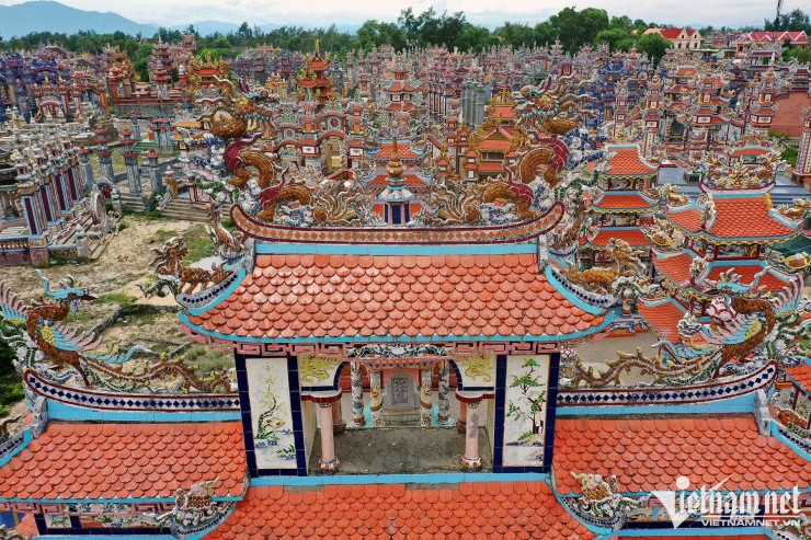 Vợ chồng U90 chi hơn 3 tỷ xây lăng mộ hoành tráng cho mình Vo chong U90 chi hon 3 ty xay lang mo hoanh trang cho minh