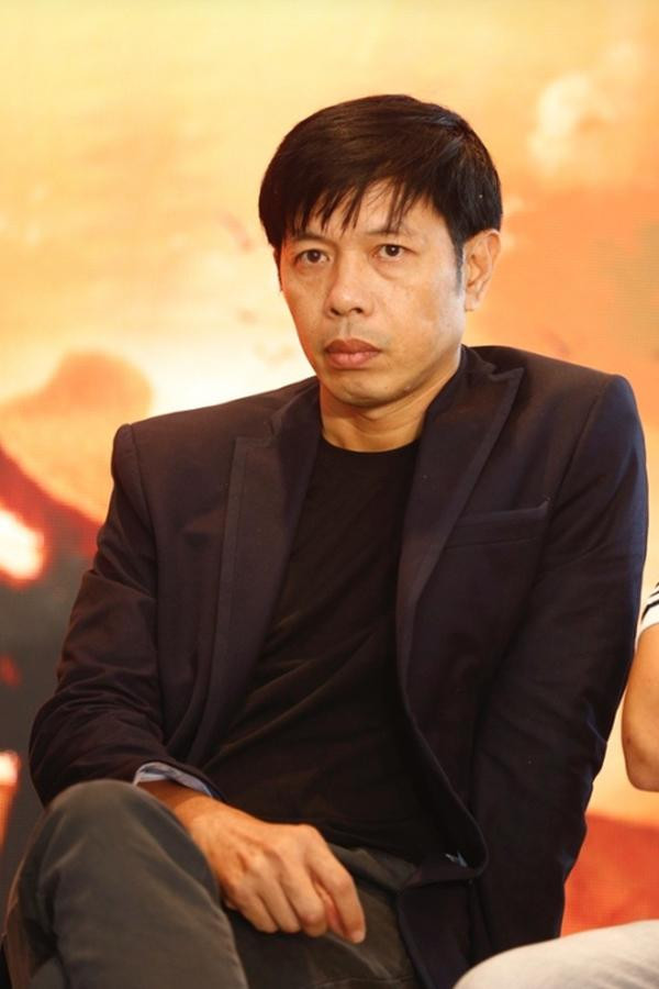 am diễn viên gạo cội từng cho biết, hầu hết các kịch bản anh nhận được đều đưa vợ xem trước. Anh tin rằng, vợ là người ngoài ngành, cô sẽ có cái nhìn công tâm của một khán giả xem kịch bản đó có hay hay không, vai diễn đó có hay hay không.