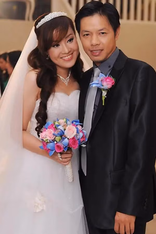 Vợ Thái Hòa không hoạt động nghệ thuật. Cô từng du học ở Úc, tốt nghiệp Thạc sĩ ngành Kinh tế. Cả hai quen nhau qua mạng xã hội và có chung niềm đam mê nhiếp ảnh. Tuy hiếm khi đưa vợ đi dự các sự kiện của giới giải trí nhưng trong những lần xuất hiện cùng nhau, cặp đôi khiến tất cả cộng đồng mạng xuýt xoa vì quá tình cảm dù đã đi bên nhau 11 năm hôn nhân và 15, 16 năm kể từ ngày hẹn hò. Thái Hòa từng chia sẻ, anh tự hào khi vợ là người nấu ăn ngon, giỏi quán xuyến công việc gia đình. Cả hai có chung một cậu con trai tên Nemo năm nay 10 tuổi.