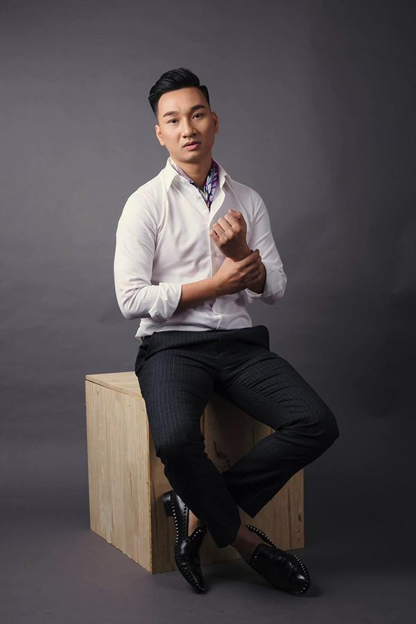 am MC còn bổ sung: "Đứng trên sân khấu đó khiến hình ảnh và vị thế của tôi đều tăng. Gặp nhau cuối tuần, Gặp nhau cuối năm là ngôi nhà, gia đình. Bản thân tôi có ơn, có nợ ở đó. Nếu không có chương trình thì có lẽ không có tôi hay những cái tên như Quang Thắng, Xuân Bắc, Tự Long, Công Lý… của ngày hôm nay".