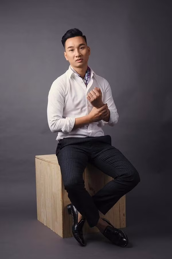 Nam MC còn bổ sung: "Đứng trên sân khấu đó khiến hình ảnh và vị thế của tôi đều tăng. Gặp nhau cuối tuần, Gặp nhau cuối năm là ngôi nhà, gia đình. Bản thân tôi có ơn, có nợ ở đó. Nếu không có chương trình thì có lẽ không có tôi hay những cái tên như Quang Thắng, Xuân Bắc, Tự Long, Công Lý… của ngày hôm nay".