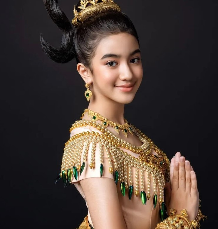 Hiện tại, Fanpage của Jenna Norodom trên Facebook có hơn 2,6 triệu lượt yêu thích. Trong khi đó, kênh TikTok của cô có 3 triệu lượt theo dõi. Cô là người mẫu quảng cáo cho nhiều thương hiệu mỹ phẩm, quần áo, đồ điện tử, gia dụng. (Ảnh: FBNV)