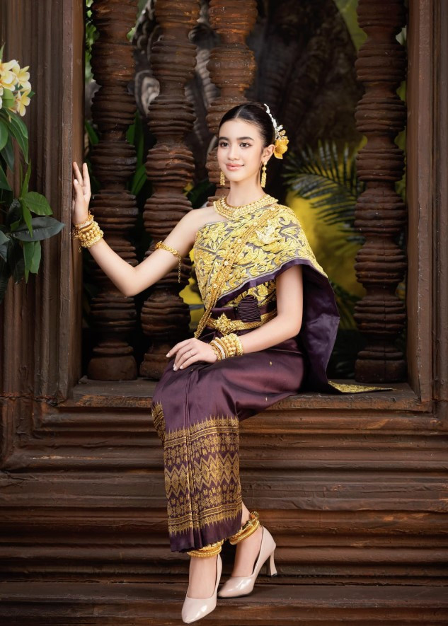 Jenna Norodom còn gặt hái những vinh quang trong lĩnh vực diễn xuất khi giành giải Nữ diễn viên mới xuất sắc nhất tại Liên hoan phim Campuchia - châu Á lần thứ 2 cho bộ phim kinh dị "The Night Curse Of Reatrei" (2024). (Ảnh: FBNV)