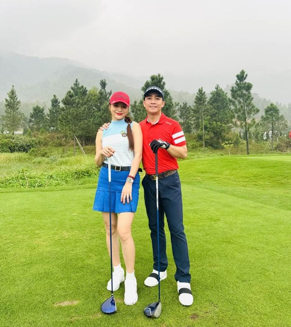 ##ss###style="text-decoration: underline;">Vợ chồng Đỗ Duy Nam khi làm gì cũng cùng nhau. "Môn thể thao nào vợ cũng chơi cùng anh, đấy là điều anh hạnh phúc nhất", Đỗ Duy Nam viết.