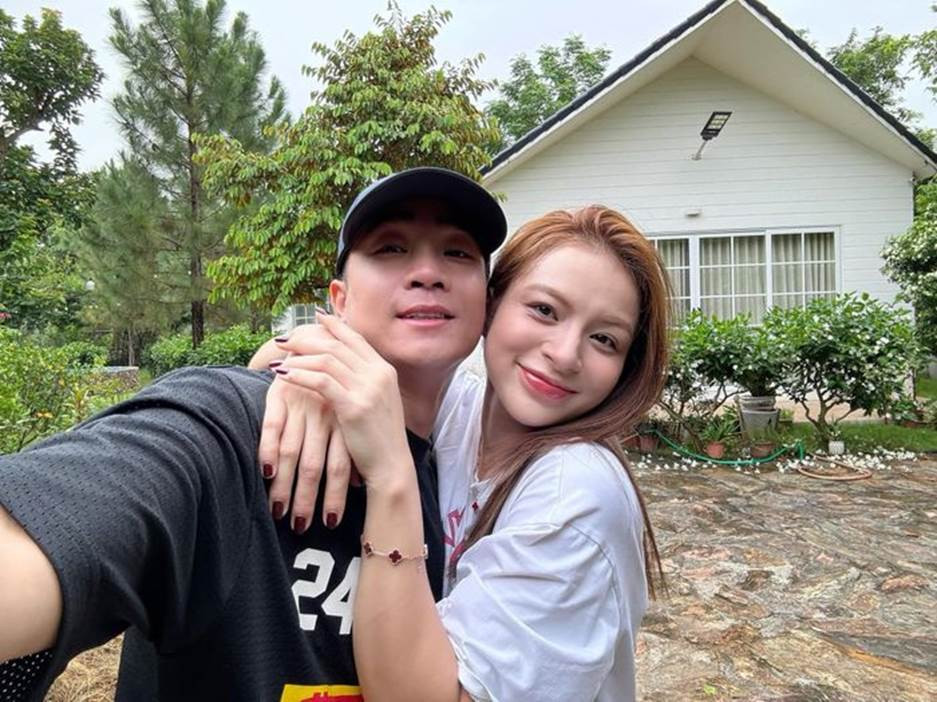 ới Ngọc Anh, Duy Nam là người hài hước, luôn yêu thương vợ con, chăm sóc gia đình chu đáo. Cả hai thường xuyên khoe những khoảnh khắc hạnh phúc bên nhau trên trang cá nhân.