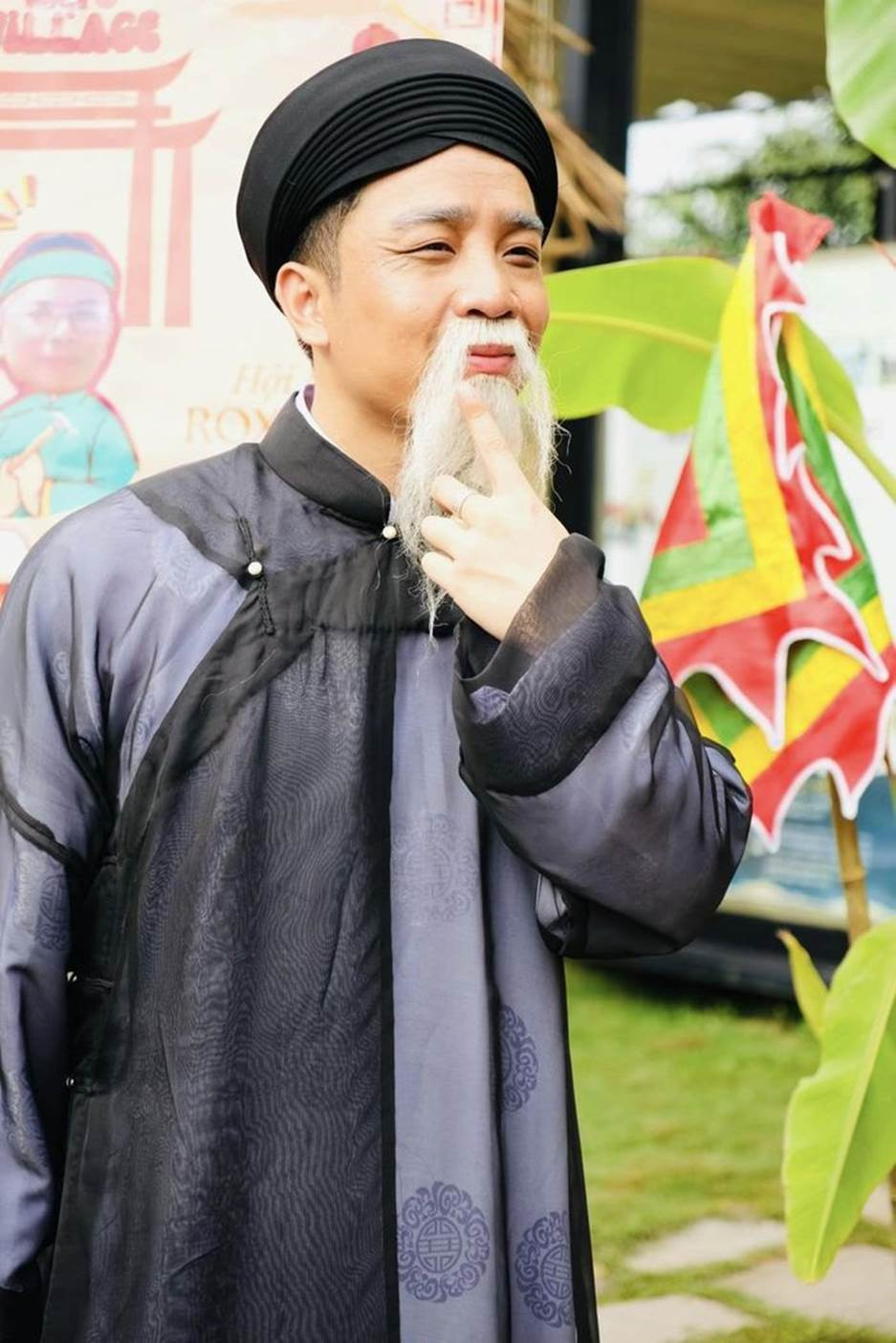 goài sân khấu, truyền hình, Đỗ Duy Nam cũng sở hữu kênh cá nhân gần 3 triệu người đăng ký, thu hút chú ý với những tiểu phẩm hài, video nhạc chế vui vẻ, duyên dáng. Anh cũng là gương mặt quen thuộc gắn bó với chương trình Táo Quân nhiều năm.