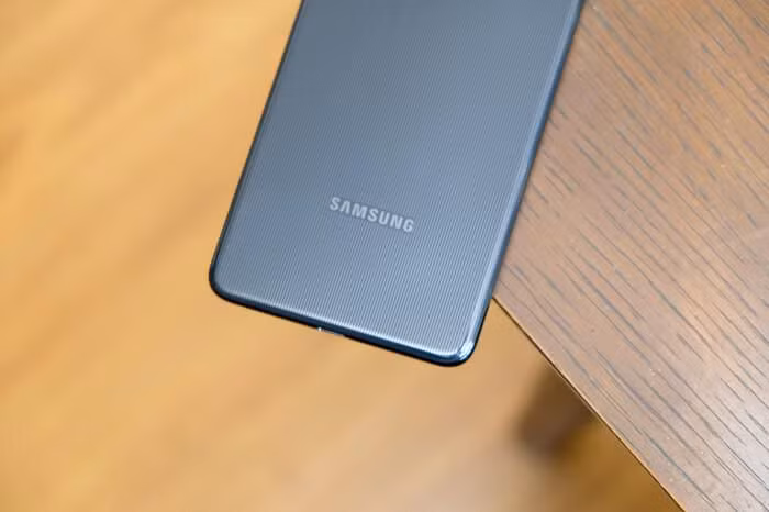 4 smartphone tot dang mua trong dip cuoi nam 2021-Hinh-5