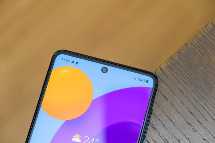 4 smartphone tot dang mua trong dip cuoi nam 2021-Hinh-2