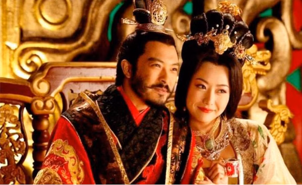 Ly The Dan hon 30 tuoi lai sung ai 1 phu nu 50 tuoi?-Hinh-3