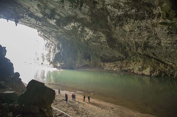 Hồ Ba Bể - viên ngọc bích của vùng núi rừng Ðông Bắc - Hình 4 Ho Ba Be - vien ngoc bich cua vung nui rung Ðong Bac-Hinh-4