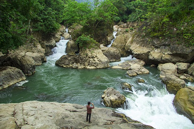Hồ Ba Bể - viên ngọc bích của vùng núi rừng Ðông Bắc - Hình 5 Ho Ba Be - vien ngoc bich cua vung nui rung Ðong Bac-Hinh-5