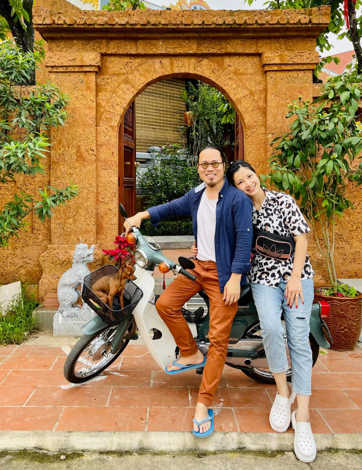 O nha go dat vang, vo tre cua Vuong Rau van thiet thoi