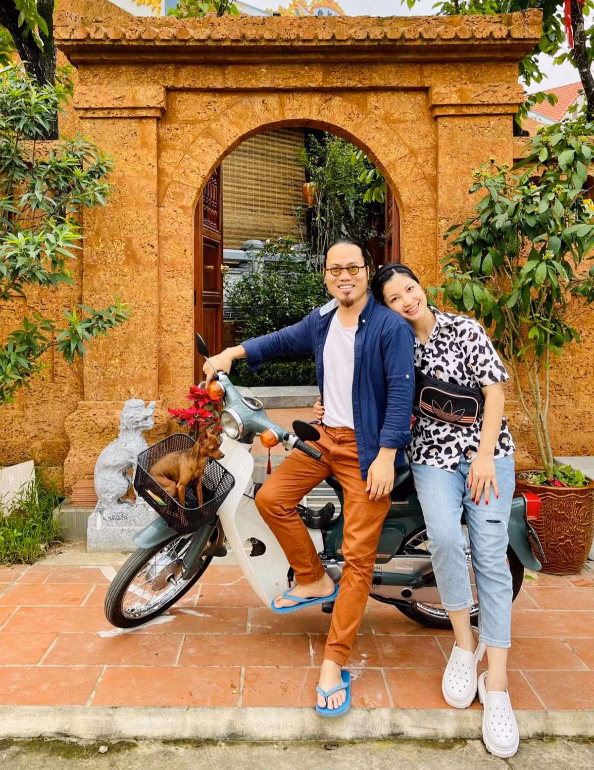 O nha go dat vang, vo tre cua Vuong Rau van thiet thoi